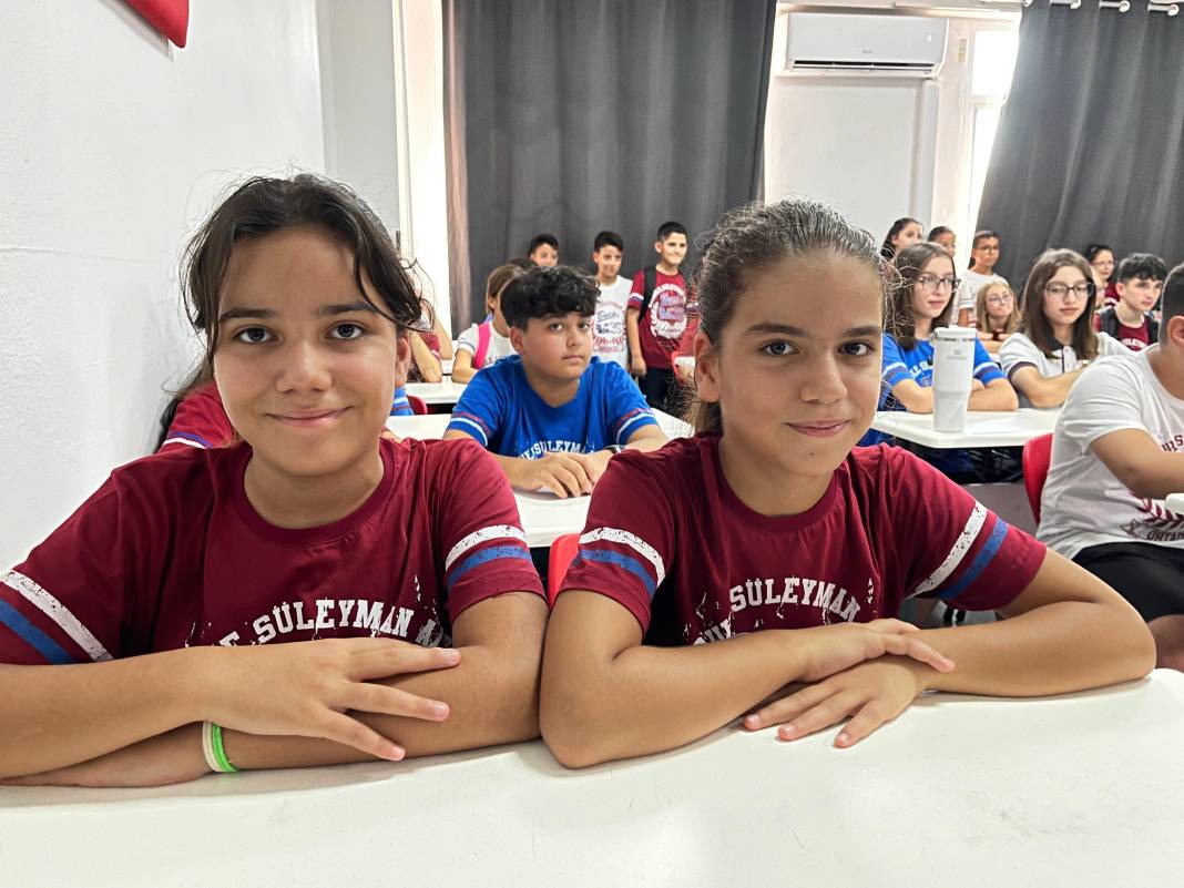 İzmir’deki bu okulda 27 çift ikiz var! Adı ikizler okuluna çıktı 4
